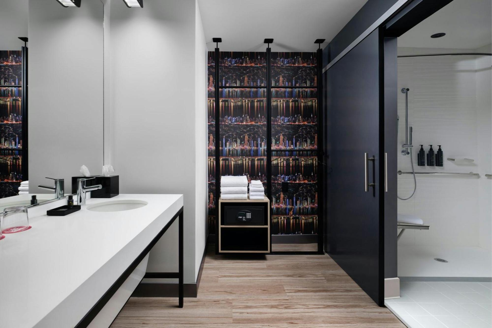 Aloft * Waukee